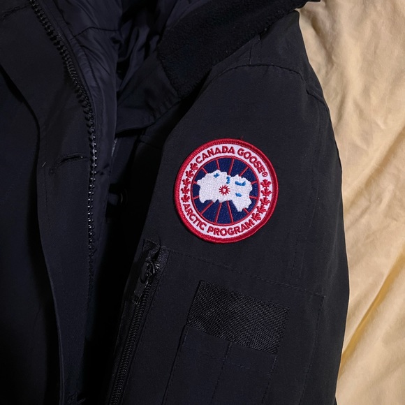 canada goose jacket - Picture 3 of 5